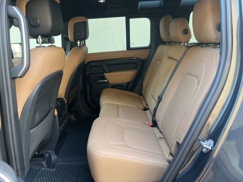 Used 2025 Land Rover Defender 110 S image 8