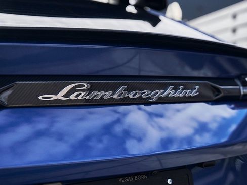 Used 2024 Lamborghini Urus Performante AWD/4WD image 17