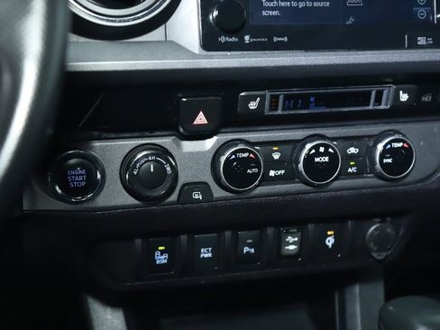 Used 2017 Toyota Tacoma TRD Off-Road w/ Premium & Technology Package image 28