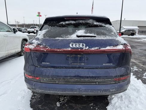 Used 2022 Audi e-tron Premium image 4