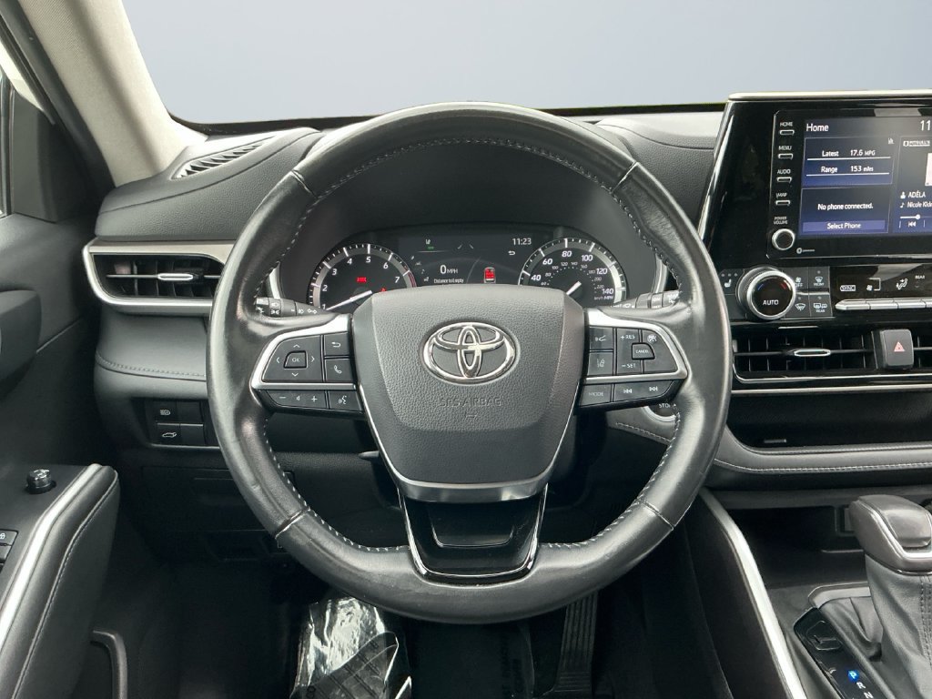 Used 2021 Toyota Highlander XLE AWD/4WD image 13