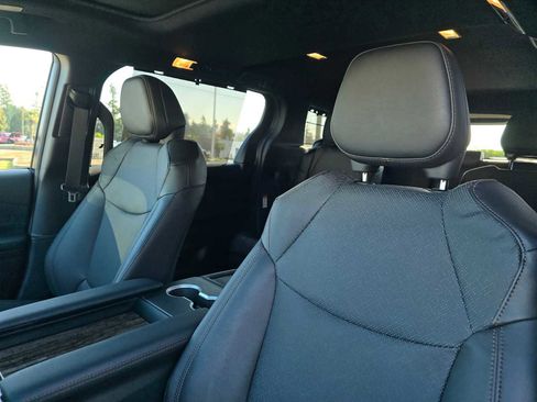 Certified 2025 Toyota Sienna Platinum image 28