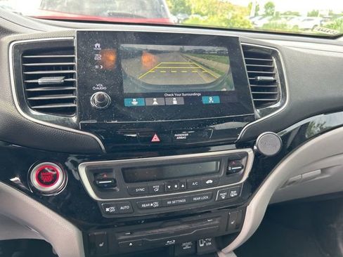 Used 2021 Honda Pilot Touring image 10