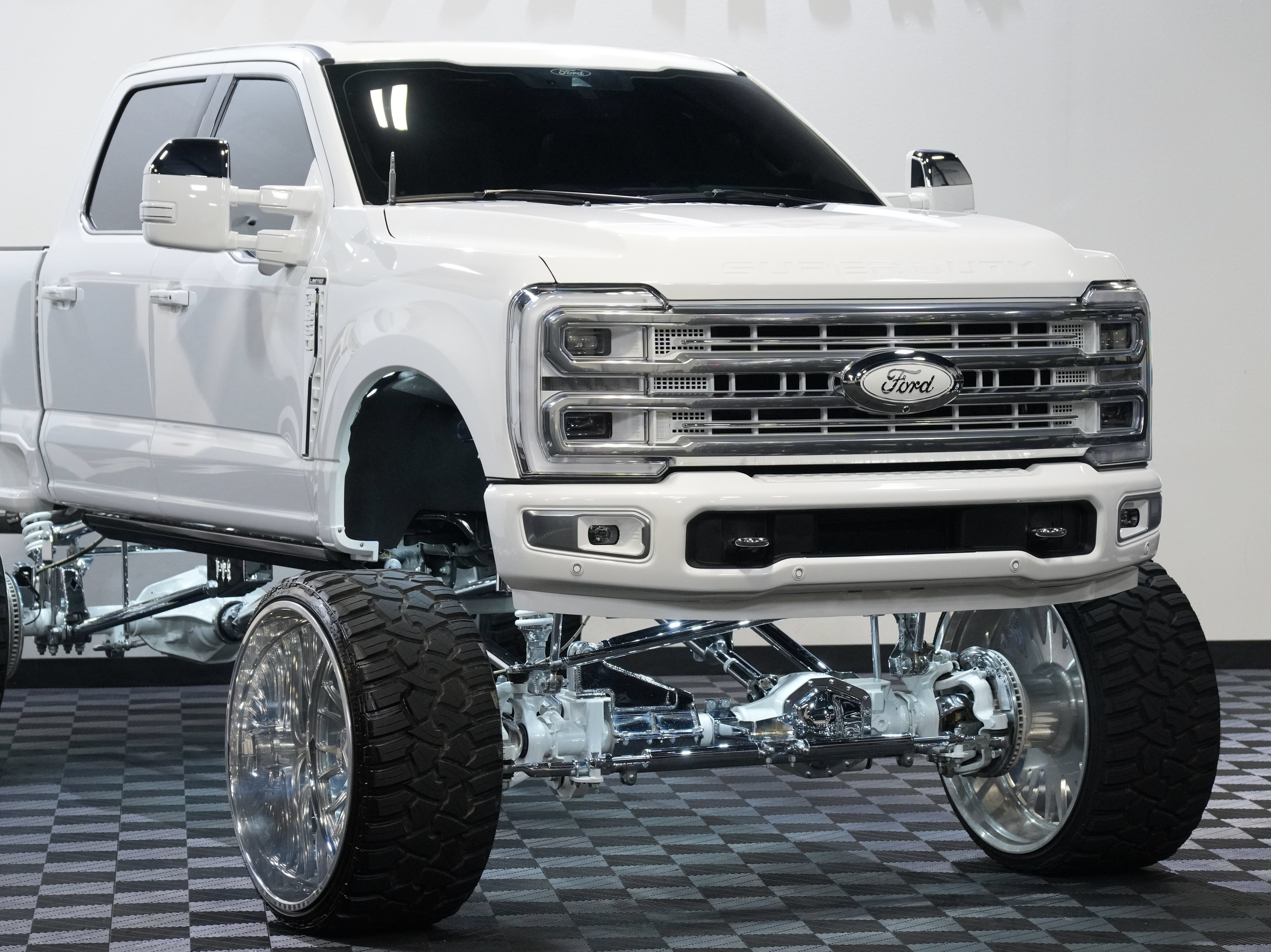 Used 2024 Ford F350 Limited AWD/4WD image 9