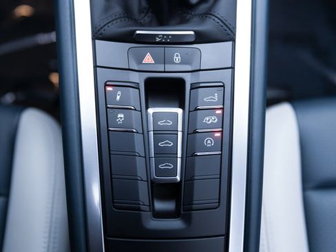 Used 2019 Porsche 911 Carrera S image 18