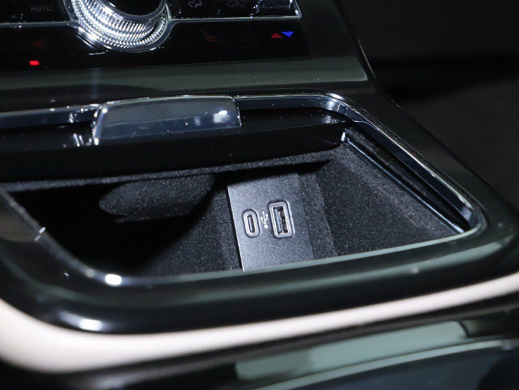 Used 2023 Lincoln Nautilus FWD w/ Premium Package image 27