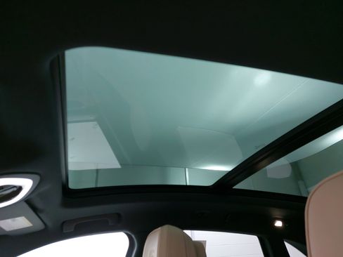 Certified 2026 Porsche Macan S image 32