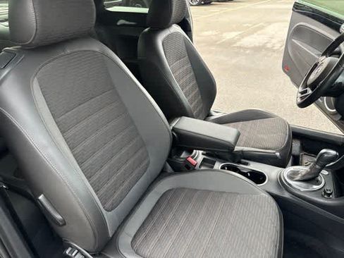 Used 2013 Volkswagen Beetle Turbo FWD image 22