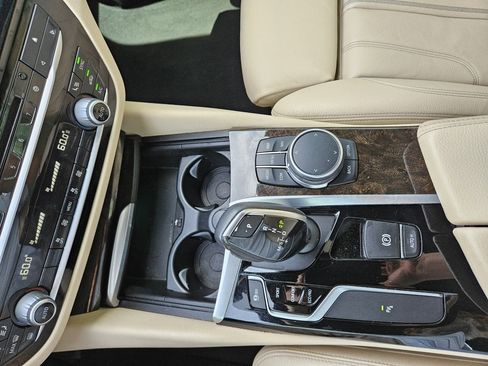 Used 2017 BMW 530i w/ Premium Package image 14