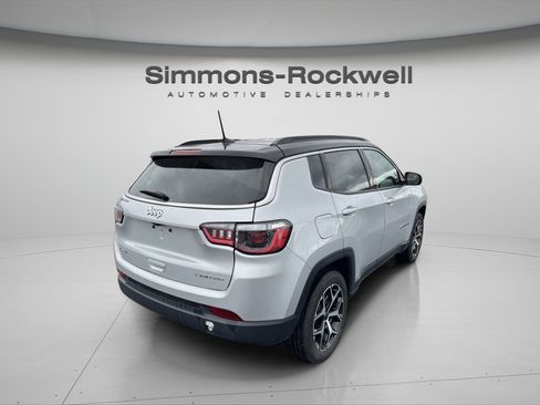Used 2025 Jeep Compass Limited AWD/4WD image 5