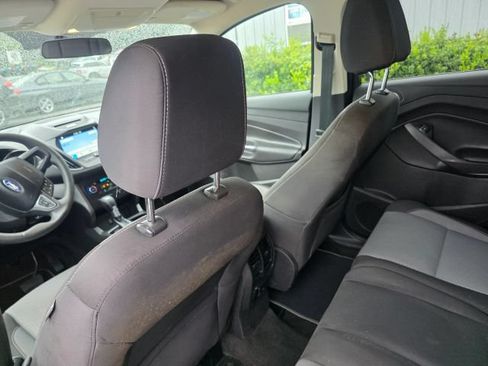 Used 2017 Ford Escape SE w/ Equipment Group 201A FWD image 19