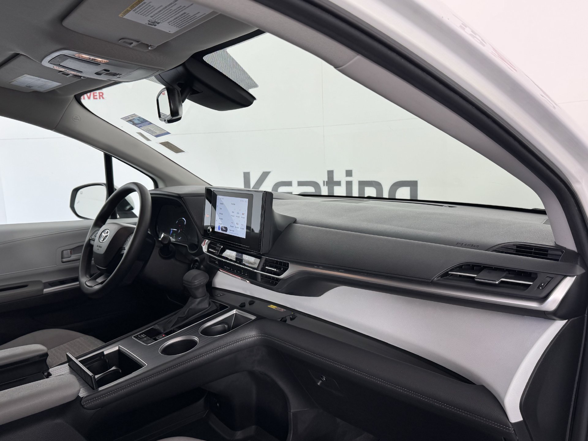 Certified 2026 Toyota Sienna LE FWD image 23