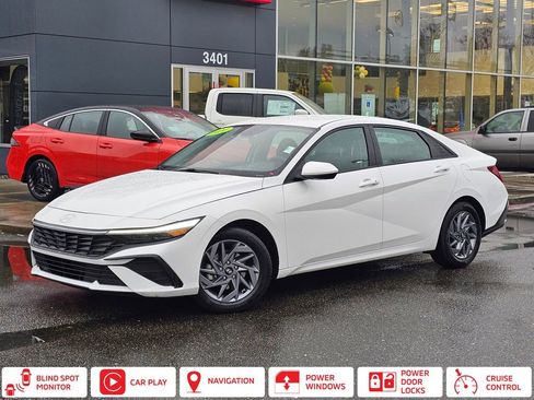 Used 2024 Hyundai Elantra SEL FWD image 1
