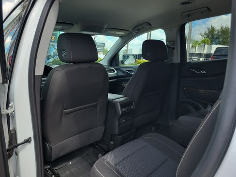 Used 2023 GMC Acadia SLE w/ Driver Convenience Package FWD image 14
