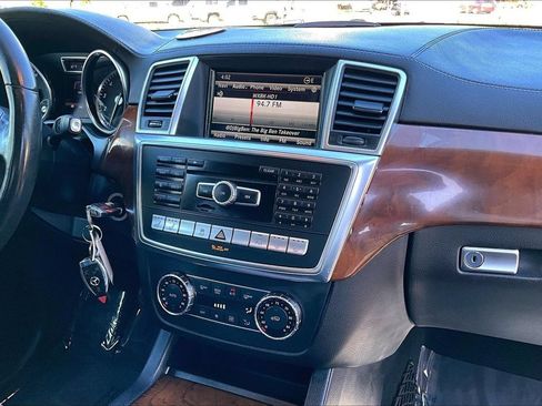 Used 2013 Mercedes-Benz GL 450 4MATIC image 30