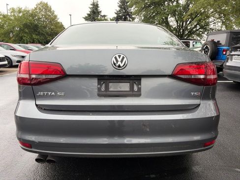 Used 2017 Volkswagen Jetta SE FWD image 6