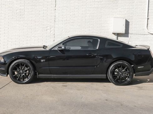 Used 2010 Ford Mustang GT image 10
