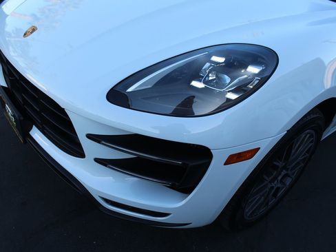 Used 2017 Porsche Macan Turbo AWD/4WD image 10