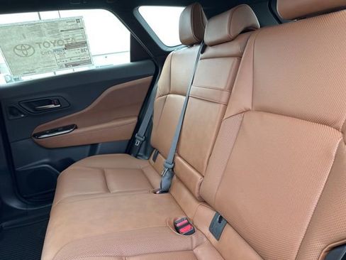 New 2025 Toyota Crown Signia image 11