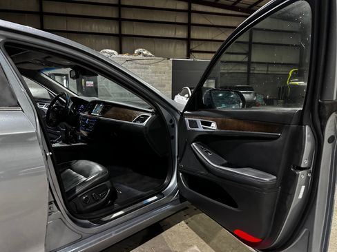 Used 2015 Hyundai Genesis 3.8 w/ Option Group 04 image 25