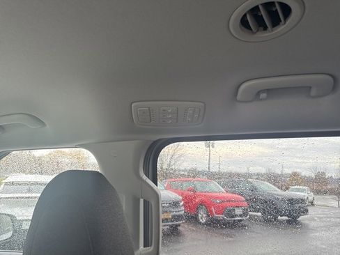 Certified 2022 Kia Carnival LX image 10