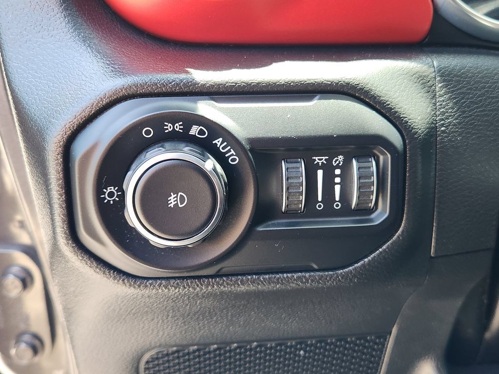 Used 2022 Jeep Wrangler Unlimited Rubicon w/ LED Lighting Group AWD/4WD image 18