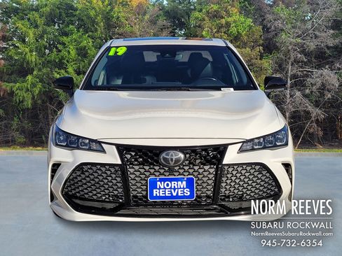 Used 2019 Toyota Avalon XSE image 2
