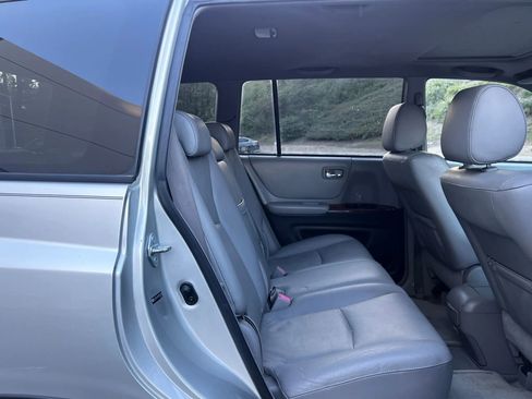 Used 2005 Toyota Highlander 2WD V6 w/ 3rd Row image 20
