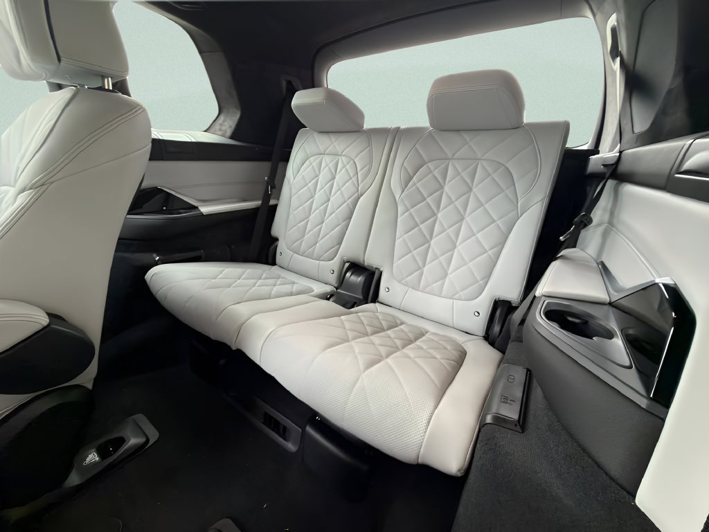 New 2027 BMW X7 xDrive40i w/ M Sport Package AWD/4WD image 24
