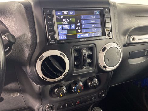 Used 2014 Jeep Wrangler Unlimited Sahara AWD/4WD image 26