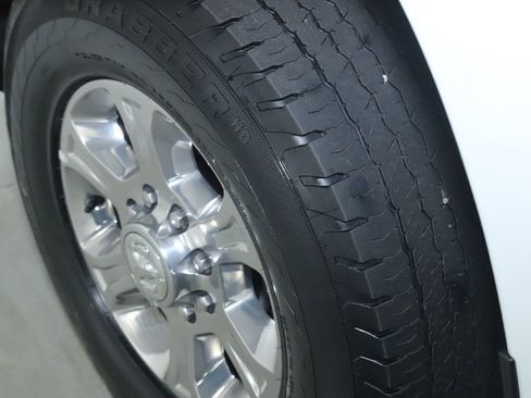 Used 2024 RAM 2500 Big Horn AWD/4WD image 38