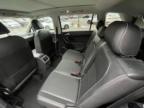 Certified 2021 Volkswagen Tiguan SE w/ Panoramic Sunroof Package image 11