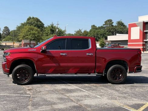 Used 2021 Chevrolet Silverado 1500 High Country w/ Technology Package AWD/4WD image 2