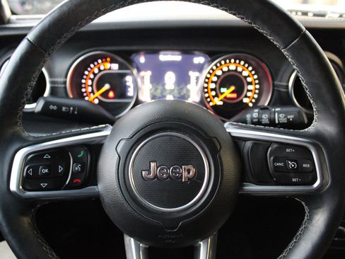 Used 2018 Jeep Wrangler Unlimited Sahara image 26