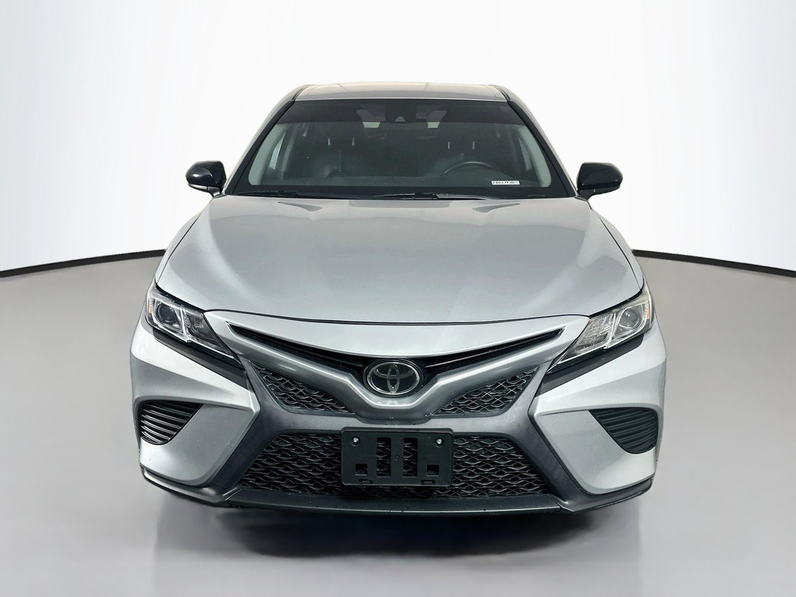 Used 2020 Toyota Camry SE FWD image 2