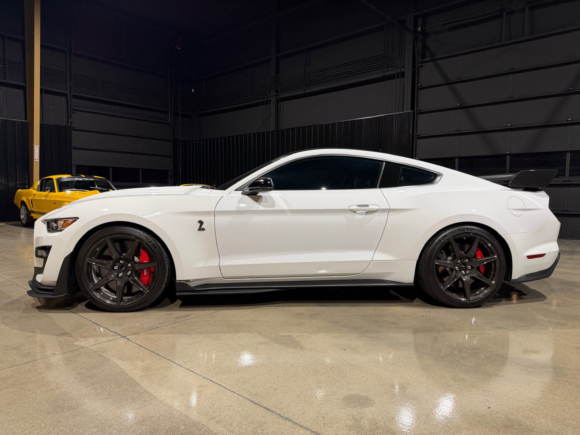 Used 2022 Ford Mustang Shelby GT500 w/ Carbon Fiber Track Pack RWD image 2