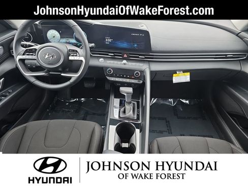 Certified 2023 Hyundai Elantra SEL w/ Convenience Package image 17