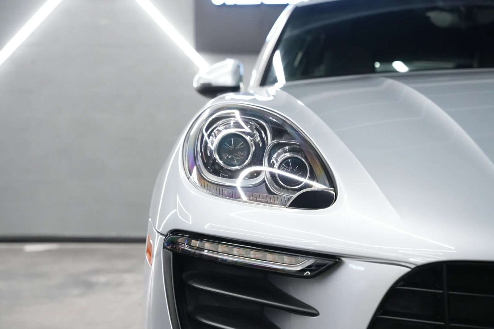 Used 2018 Porsche Macan Sport Edition AWD/4WD image 6