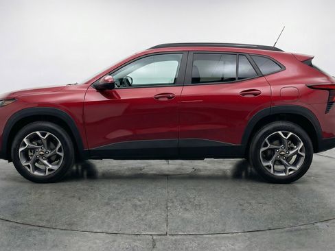 Used 2025 Chevrolet Trax LT w/ LT Convenience Package FWD image 5