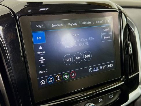 Used 2020 Chevrolet Traverse LT w/ Driver Confidence II Package image 16