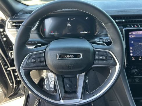 Used 2024 Jeep Grand Cherokee Limited RWD image 21