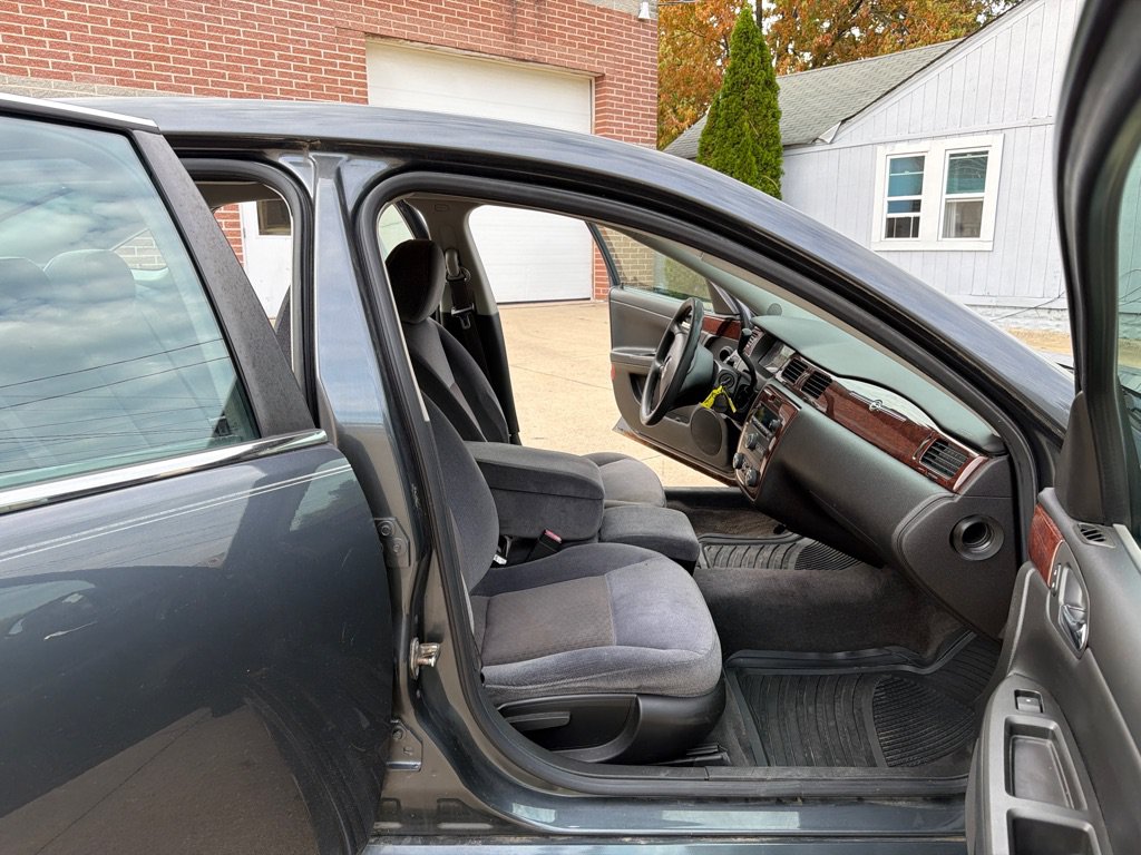 Used 2010 Chevrolet Impala LS FWD image 11