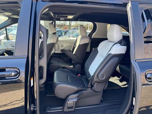 New 2026 Toyota Sienna XSE image 13