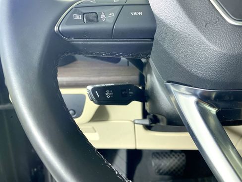 Used 2023 Audi Q5 Premium w/ Convenience Package image 15