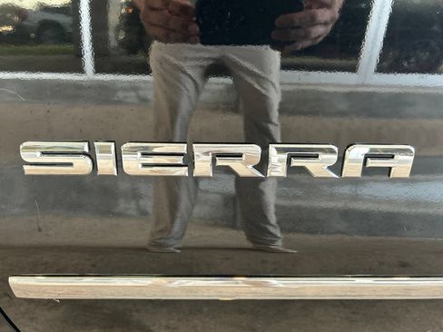 Used 2017 GMC Sierra 1500 SLT w/ SLT Premium Package RWD image 27