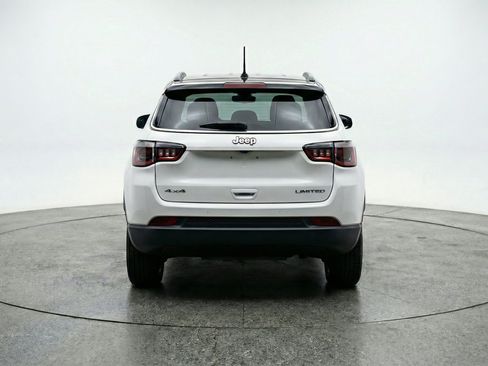 Used 2025 Jeep Compass Latitude AWD/4WD image 7