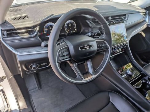 Certified 2023 Jeep Grand Cherokee Limited w/ Luxury Tech Group II AWD/4WD image 11
