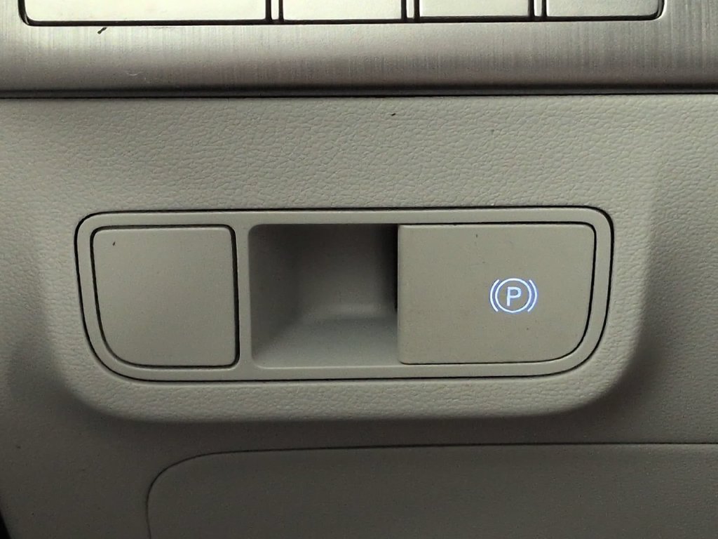 Used 2024 Hyundai Kona SEL FWD image 37