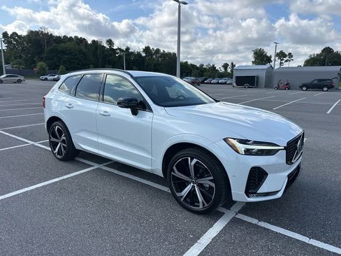 Used 2023 Volvo XC60 B5 Ultimate w/ Protection Package Premier FWD image 2