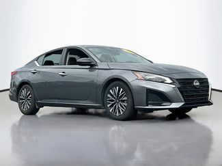 Used 2024 Nissan Altima 2.5 SV image 1